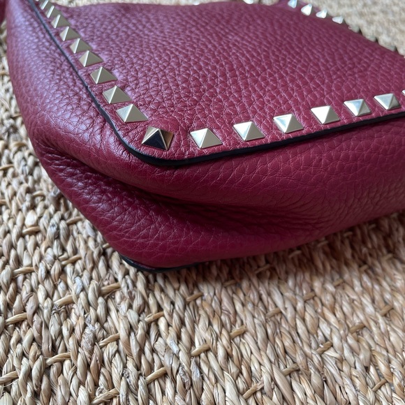 VALENTINO. Valentino Garavani Rockstud Small leather shoulder bag. Rosso. - Picture 8 of 16